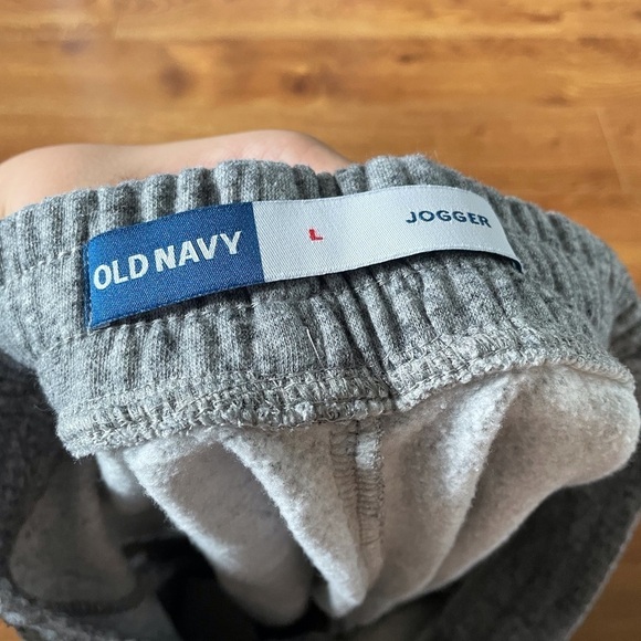 Old Navy gray jogger sweatpants in size L - Picture 3 of 3